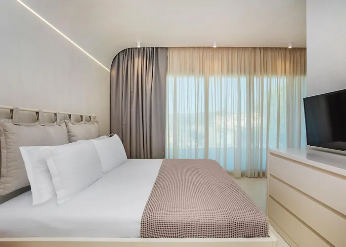 Cocoοns Suites & Villas Fourka