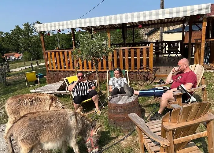 Camping De La Ferme Au Anesses, Mobil Home Happy