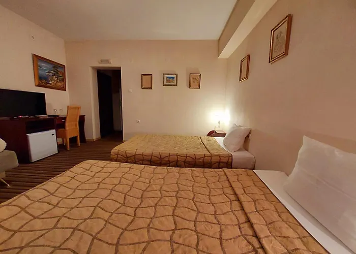 Family Art Hotel Gallery