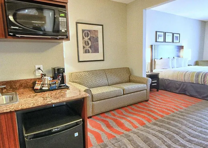 Country Inn & Suites By Radisson, Dearborn, Mi