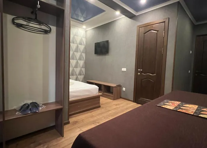 Salut Hotel