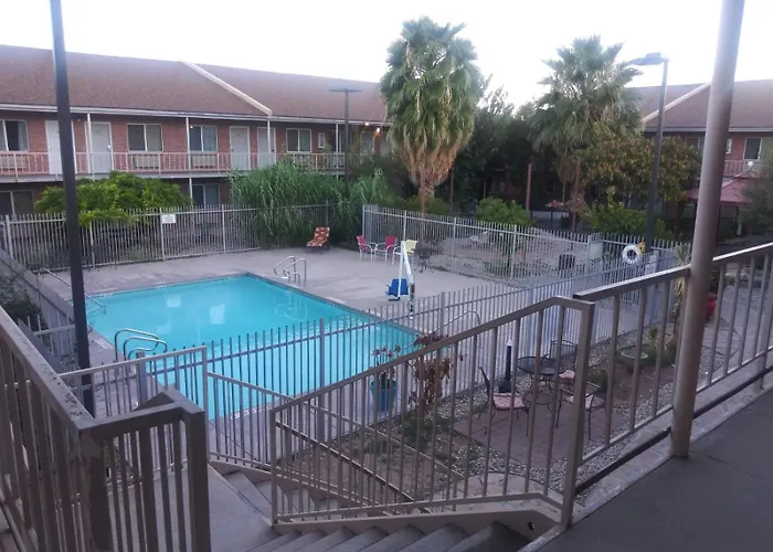 Big Chile Inn & Suites