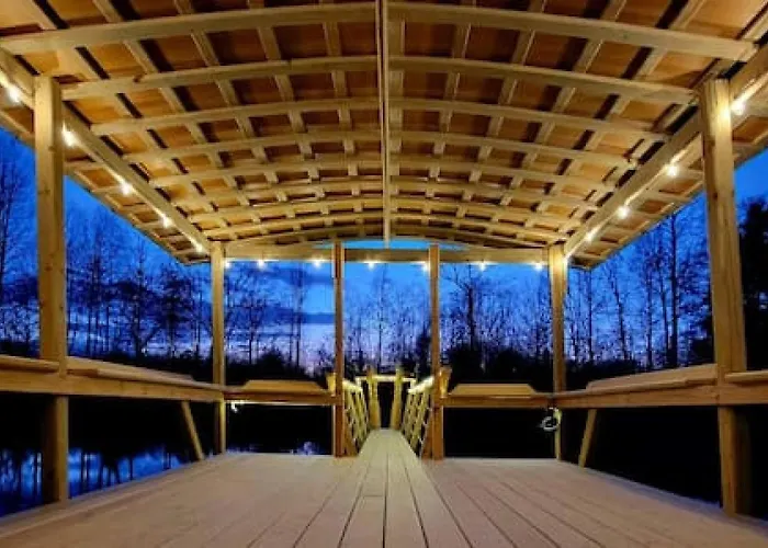 Treehouse At Castle
