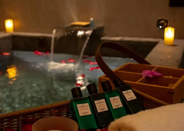 Tengchong Jingge Banshan Hot Spring Hotel