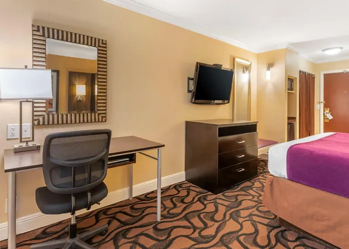 Best Western Plus Airport Plaza