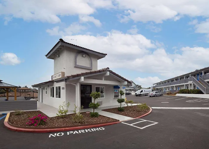 Days Inn By Wyndham Arroyo Grande Pismo Beach