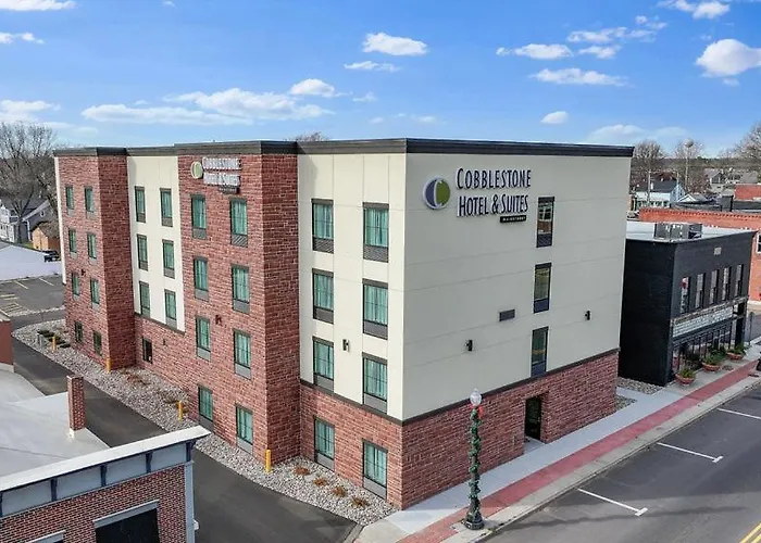 Cobblestone Hotel & Suites - Mosinee