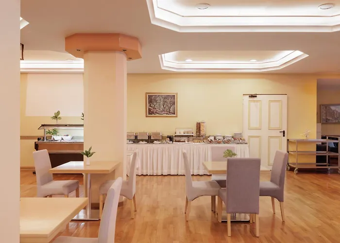 Louvre Hotel