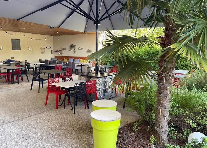 Hotel Restaurant Le Clos Des Tanneurs Romans Sur Isere