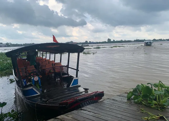 Khach San Cuu Long A, Cho Vinh Long