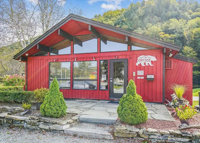 107 Cedarbrook Queen Studio