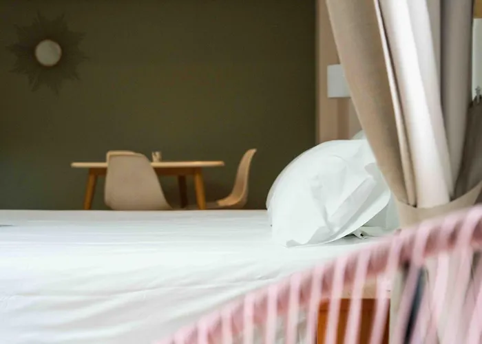 Hotel Logis Lacotel