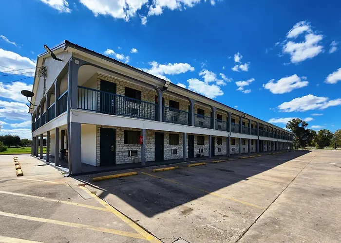 Scottish Inn & Suites