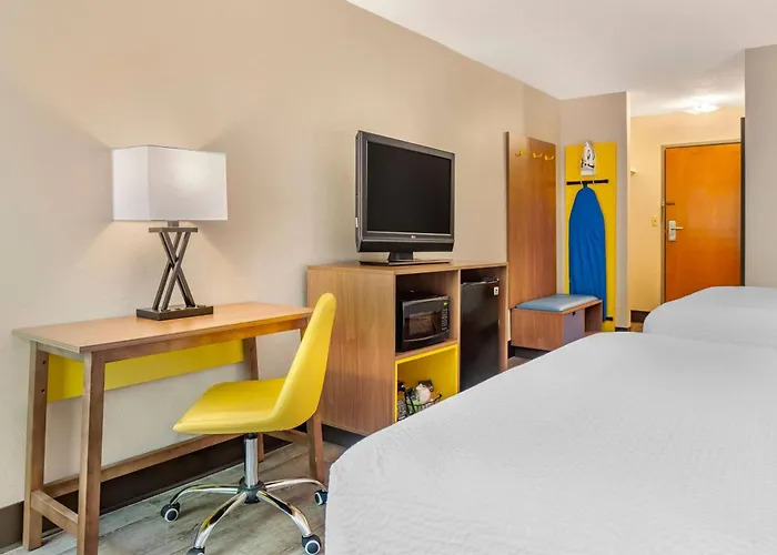 Days Inn & Suites By Wyndham Rocky Mount Golden East