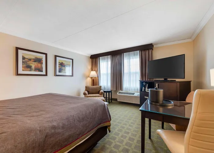 Best Western Plus White Bear Country Inn