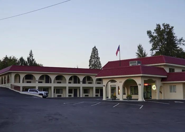 Timberland Inn & Suites