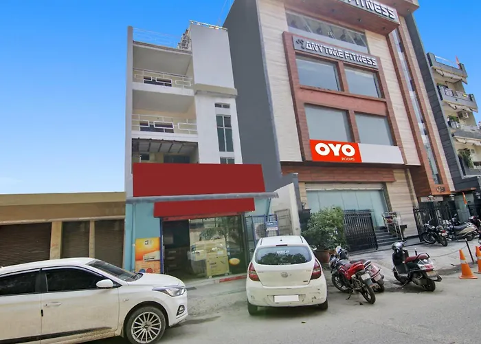 Hotel O King Stay Near Tdi Mall
