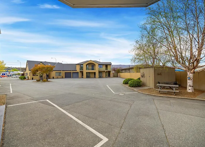 Avenue Motel