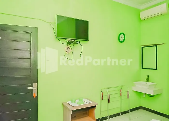 Indah Savana Hotel Mitra Reddoorz