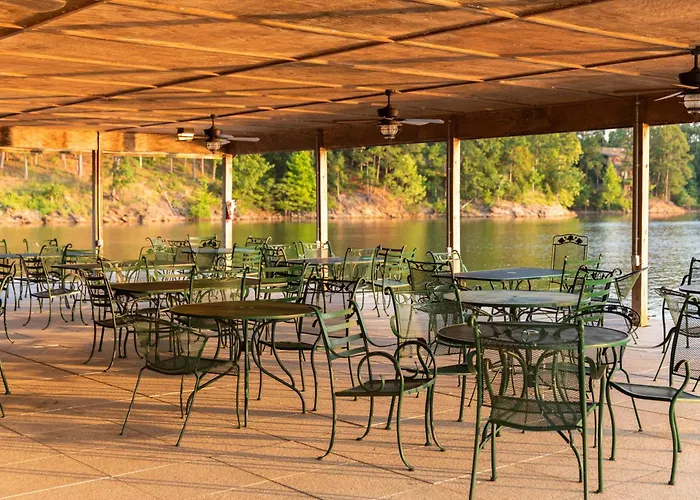 Mountain Harbor King Guest Room On Lake Ouachita