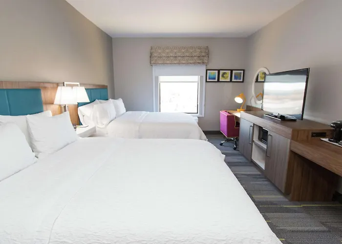 Hampton Inn Mustang