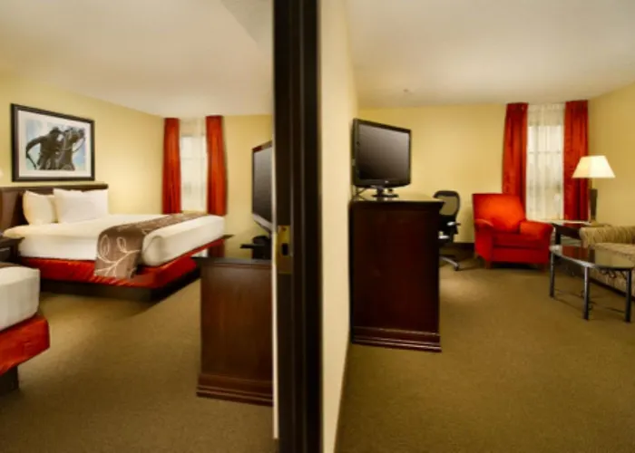 Hotel Lotus Kansas City Merriam