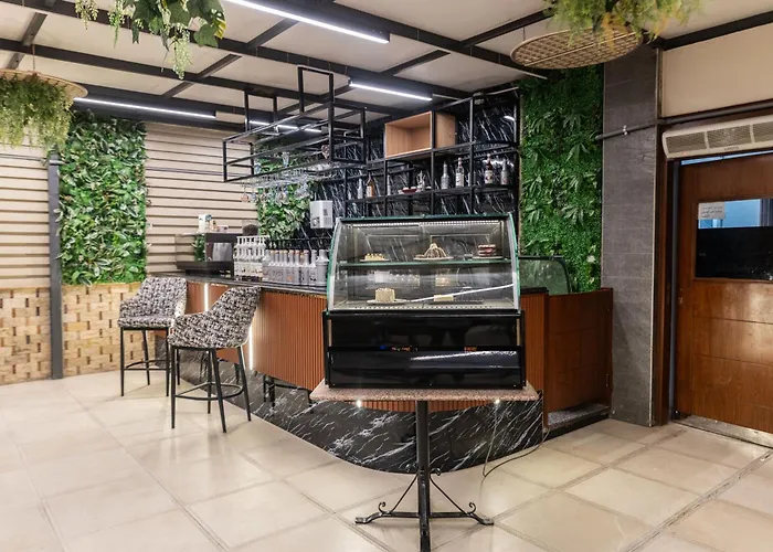 Savoy Hotel Elminya