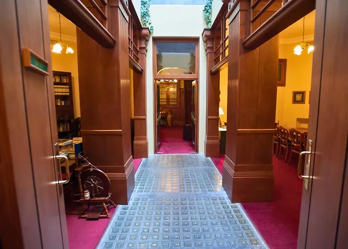 The County Hotel