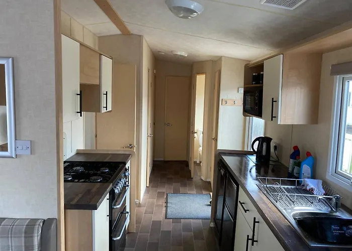 2 And 3 Bedroom Caravans With Hot Tubs At Tattershall