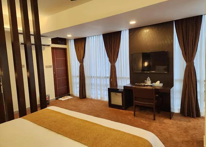 White Park Hotel & Suites