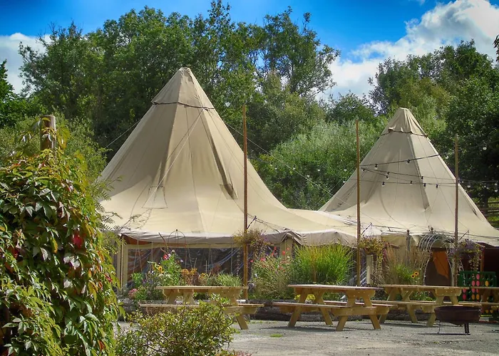 Ceridwen Glamping, Double Decker Bus And Yurts