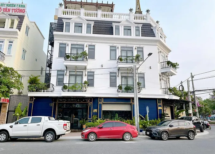 Paris Hotel & Cafe