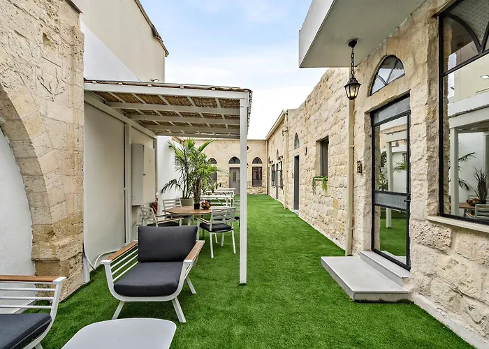 Old City Boutique - By La Finca Hotels- חוויית אירוח יוקרתית, חניה בחינם וקרבה לשדרת הקולינריה של העיר
