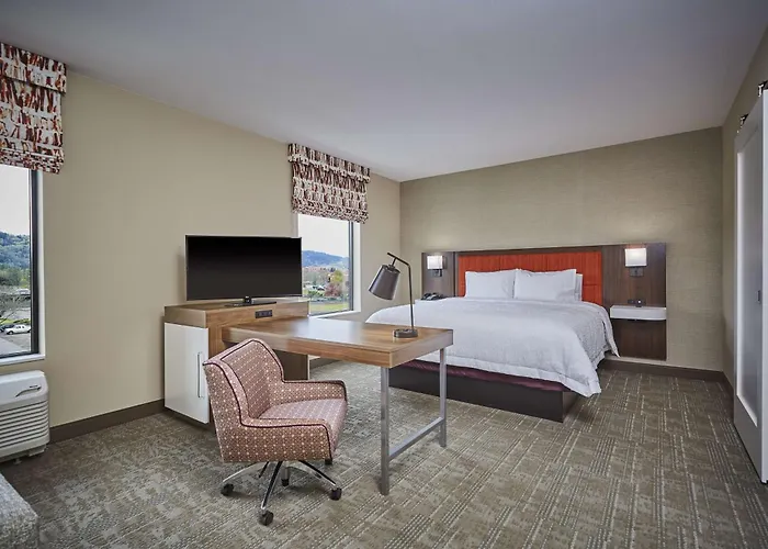 Hampton Inn & Suites Roseburg