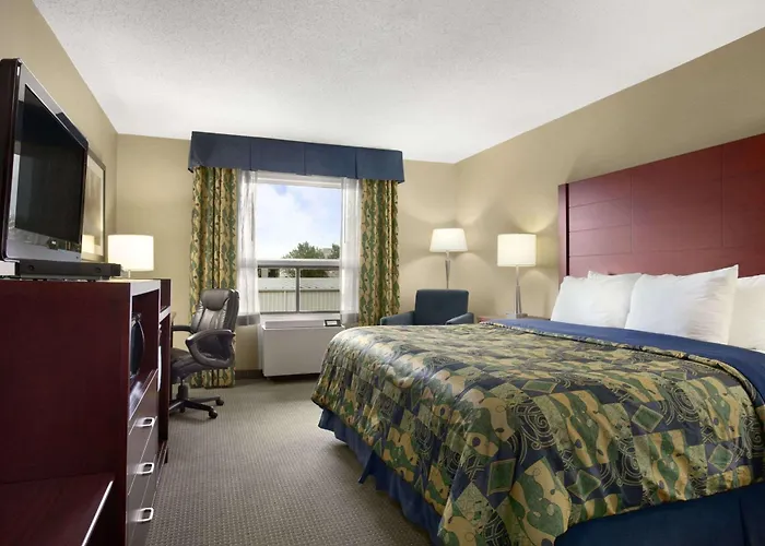 Travelodge By Wyndham Oshawa Whitby