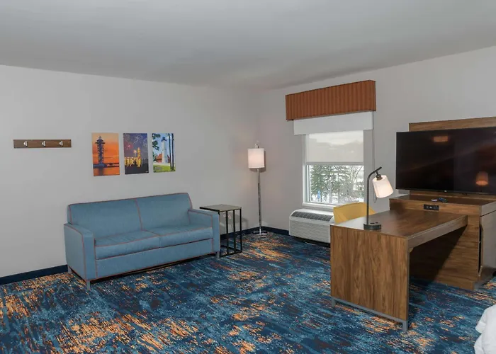 Hampton Inn & Suites Erie Bayfront