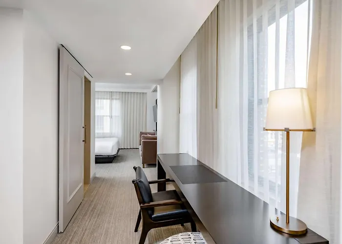 Hotel Fort Des Moines, Curio Collection By Hilton