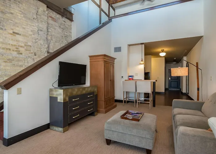 Brewhouse Inn And Suites