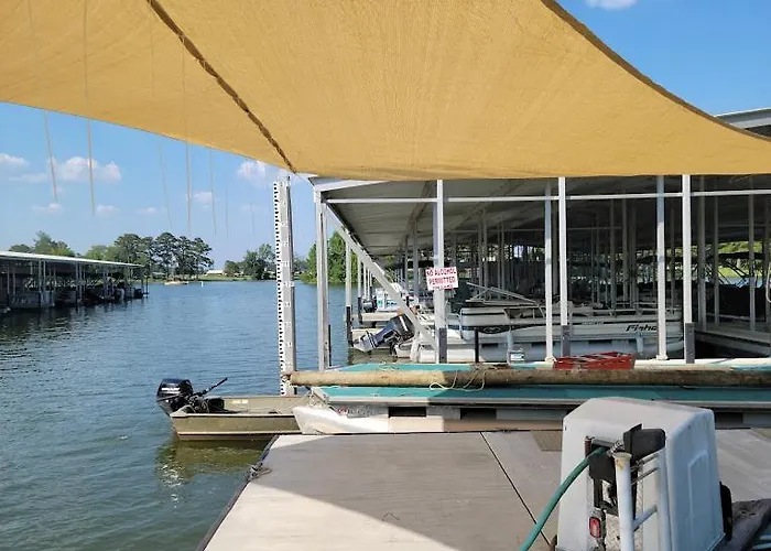 Bay Springs Country Inn & Marina