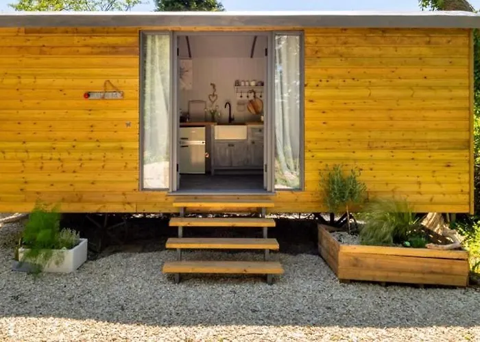 Nefoedd Romantic Shepherds Hut