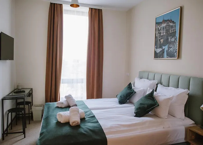 AVIOR Garni Hotel