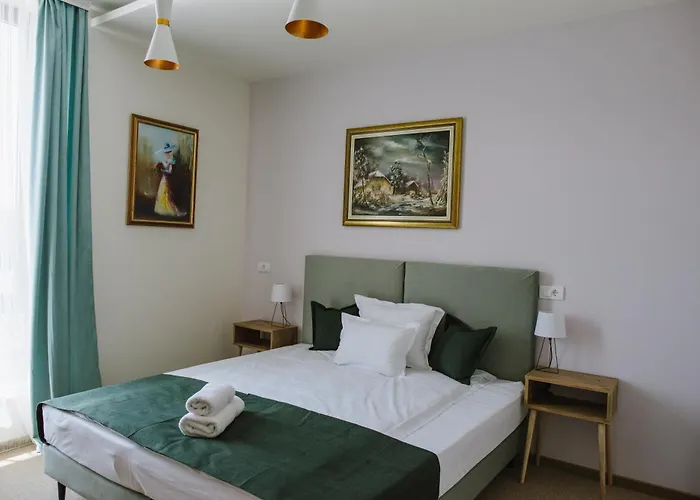 AVIOR Garni Hotel