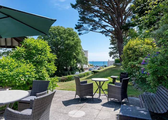 Royal Glen Hotel