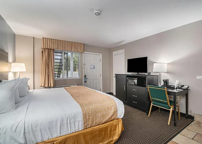 Travelodge By Wyndham Traverse City Mi