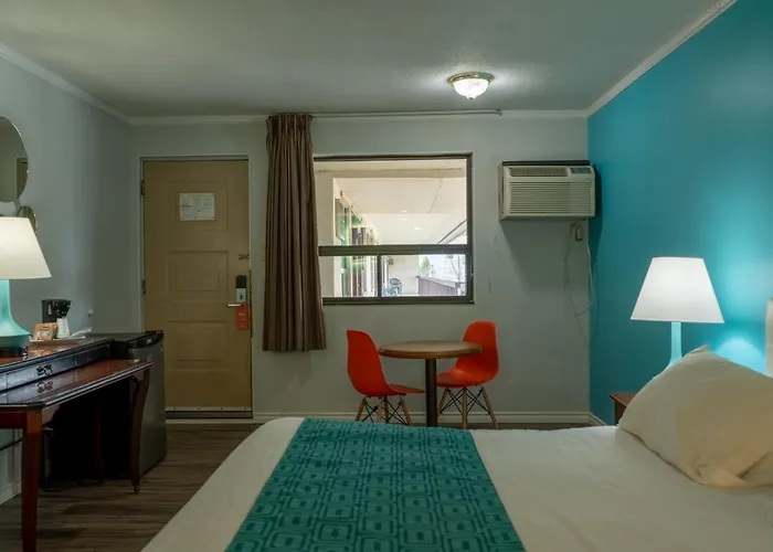 Howard Johnson By Wyndham Niagara Falls