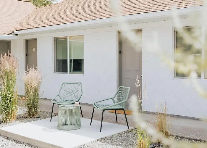 Naramata Courtyard Suites