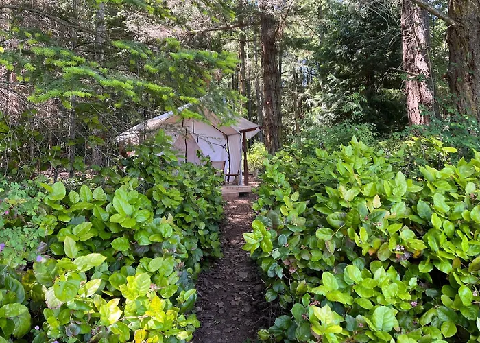 Lopez Farm Cottages & Tent Camping