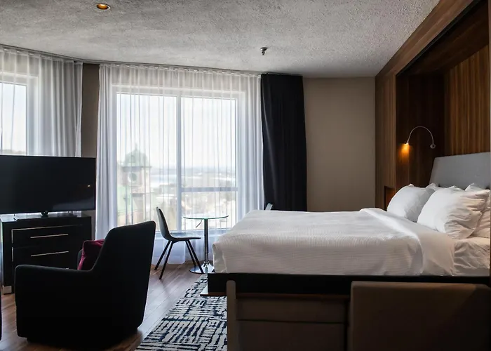 Hotel Chicoutimi, Affilie A Hyvi