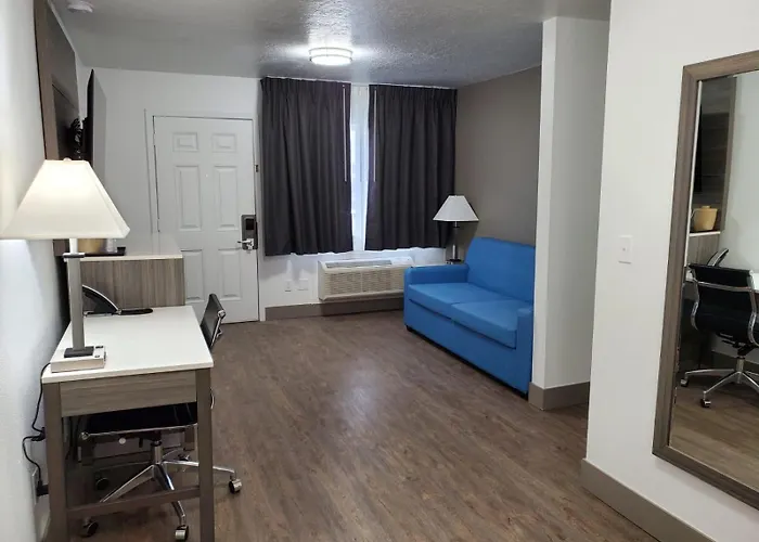 Seven Seas Inn & Suites