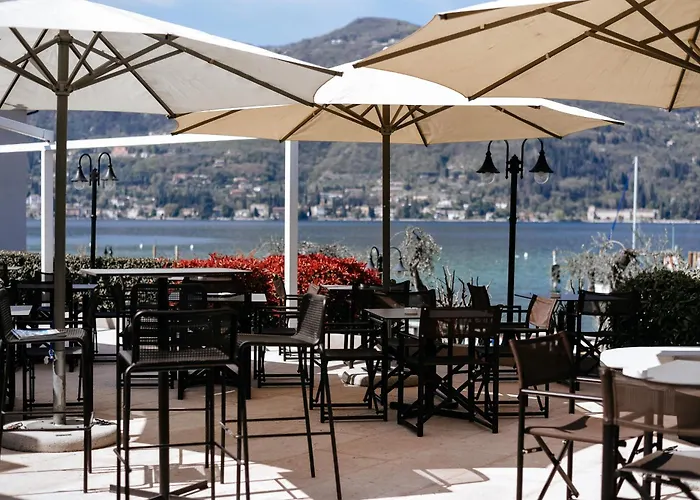 Bella Hotel & Restaurant With Private Dock For Mooring Boats